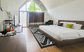 Urbanview Hotel Villa 36 Sukabumi